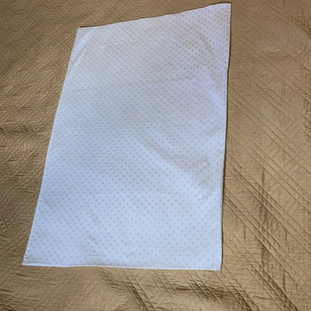 POTTERY BARN KIDS White with Gray Polka Dots Organic Cotton Pillowcase Standard